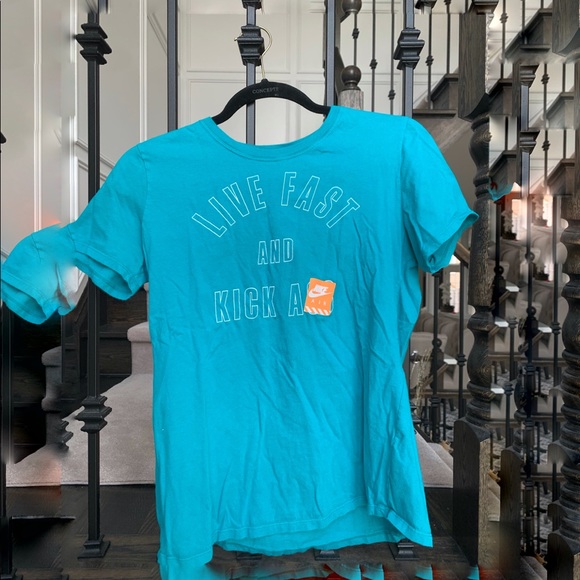 4 shirts!! For half the price of 1 - Picture 4 of 4